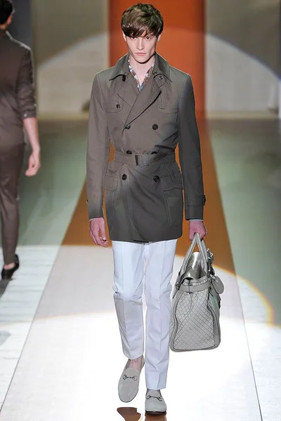 Look 10